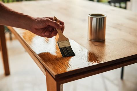 Exemple de finition de meuble en bois avec vernis polyuréthane