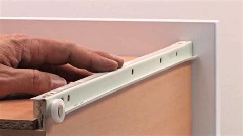 Outils nécessaires pour installer des coulisses de tiroir