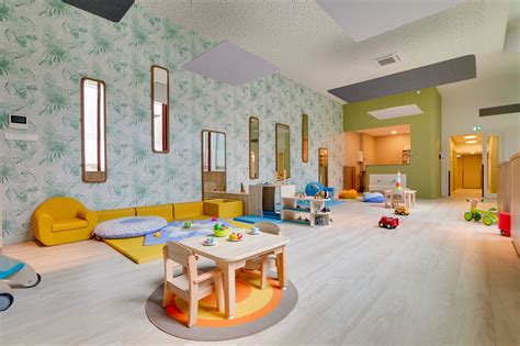 enfants dans une crèche moderne