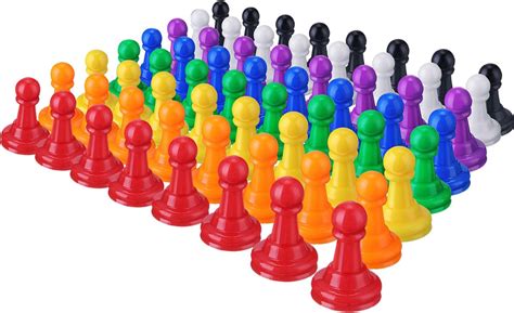 Une collection de pièces de jeux de société triées et organisées