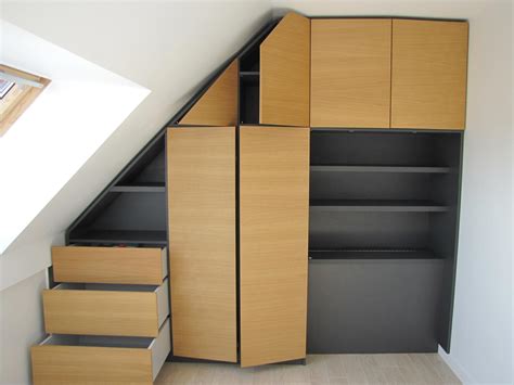 Exemple de meubles sur mesure pour combles aménagés