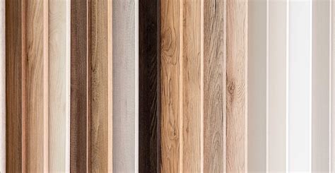 Échantillons de lambris bois avec différentes finitions