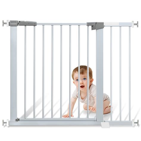 Illustration d'un bébé rampant vers un escalier, avec une barrière de sécurité empêchant l'accès.