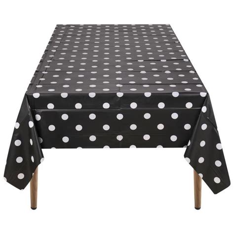 Nappe à pois colorée sur une table de salle à manger