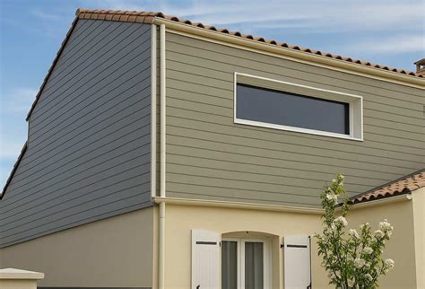 Façade d'une maison moderne avec un bardage en fibrociment