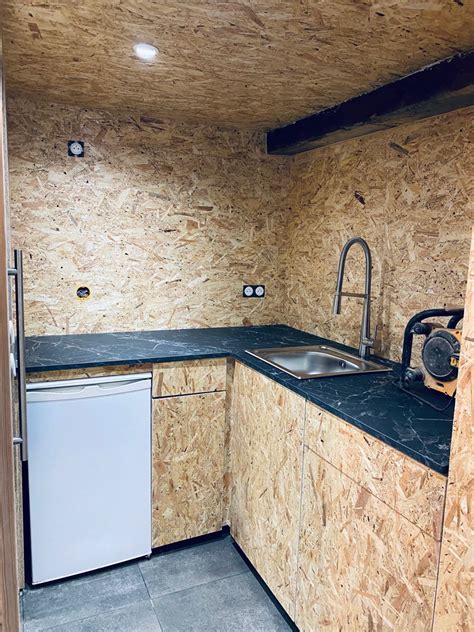 Meuble TV et cuisine en OSB en un seul bloc