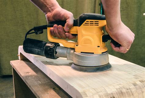 Outils de ponçage pour meubles en bois