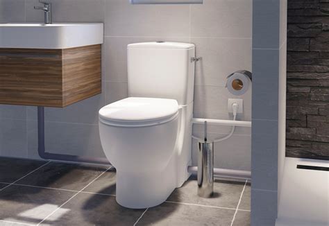 Comparaison visuelle de différents types de WC : à poser, suspendu, broyeur