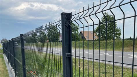 Panneaux de grillage rigide avec plis de rigidité