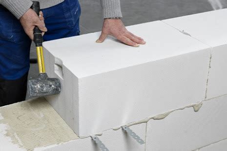 Structure interne d'un bloc de béton cellulaire montrant les bulles d'air
