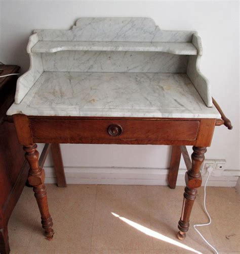 Coiffeuse ancienne transformée en meuble lavabo