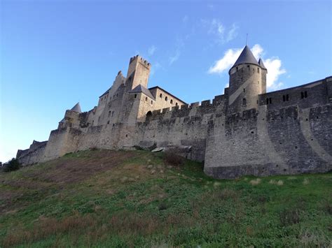 Rempart du château fort d'Arques-la-Bataille, témoignant de la solidité des constructions médiévales