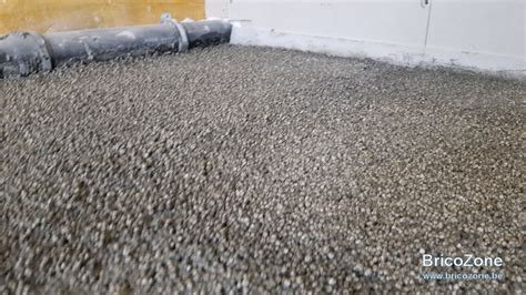 Détail d'une chape légère à base de billes de polystyrène