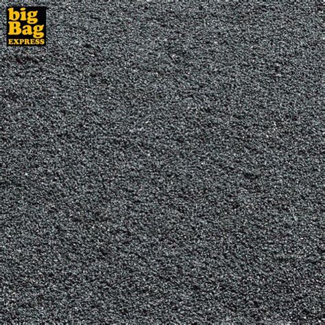 Gros plan sur un Big Bag de 1000 kg d'enrobé époxy rouge à froid, prêt à être utilisé.