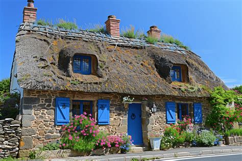 Maison traditionnelle bretonne avec menuiseries en bois