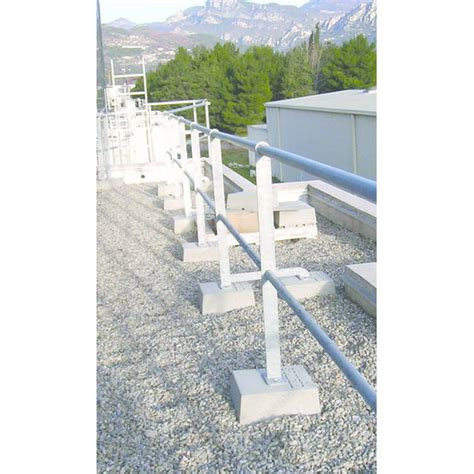 Garde-corps autoportant avec plots en béton