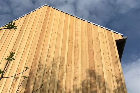 Exemple de bardage volige à recouvrement avec couvre-joints contrastés