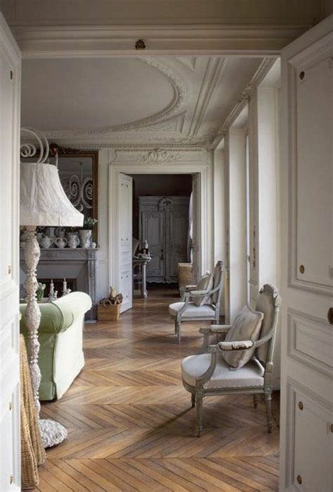 Maison avec boiseries décoratives