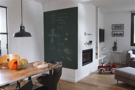 Mur de cuisine peint avec de la peinture ardoise