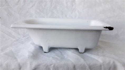 Schéma de découpe pour une baignoire miniature en MDF
