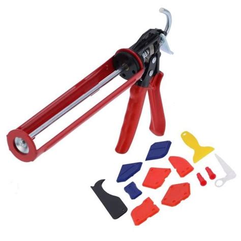 Outils pour la réparation de béton : truelle, spatule, pistolet à mastic