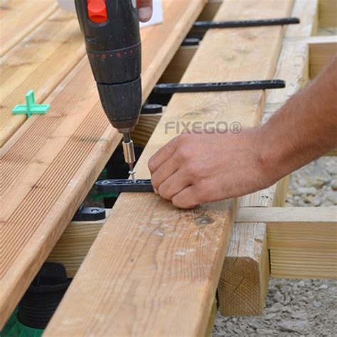 Système de fixation de lames de terrasse