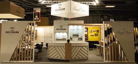 Stand d'exposition de menuiserie