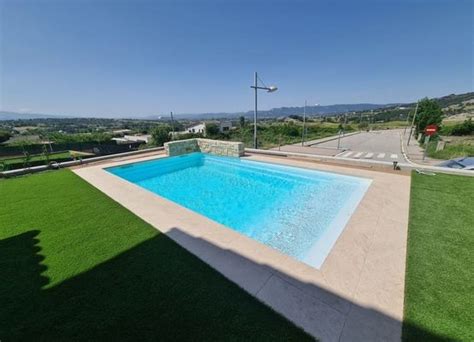Carrelage grès cérame effet pierre naturelle pour une piscine