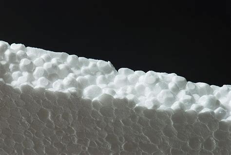 Schéma de la structure du polystyrène expansé