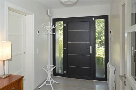 Illustration d'une porte d'entrée moderne et sécurisée