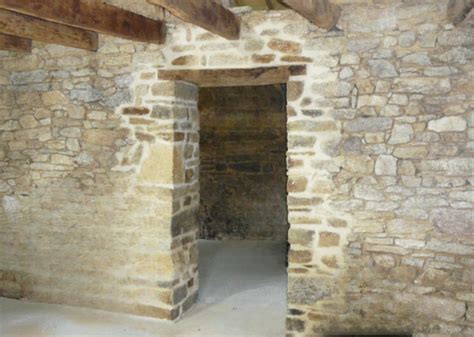 Système d'étaiement pour ouverture dans mur en pierre