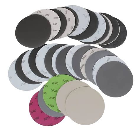 Application de papier abrasif sur une ponceuse