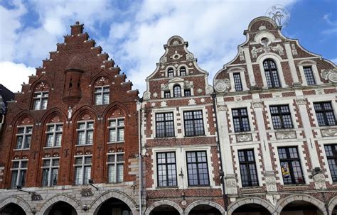 Architecture typique d'Arras avec ses façades en brique