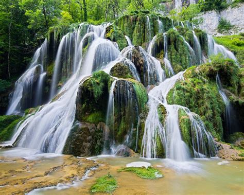 Vue d'une cascade dans le Jura