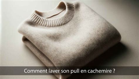 Illustration comparant un pull en cachemire plié et un pull en coton roulé