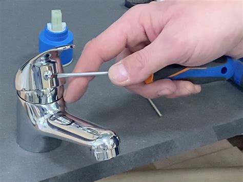 Démontage poignée mitigeur