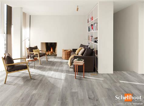 Salon avec carrelage effet bois
