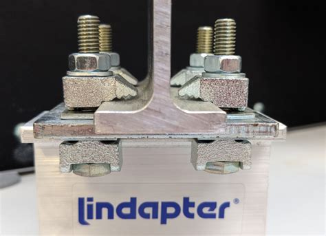 Schéma illustrant l'utilisation de crapauds de fixation Lindapter pour assembler des IPN