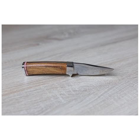 Couteau à lame fixe avec manche en bois