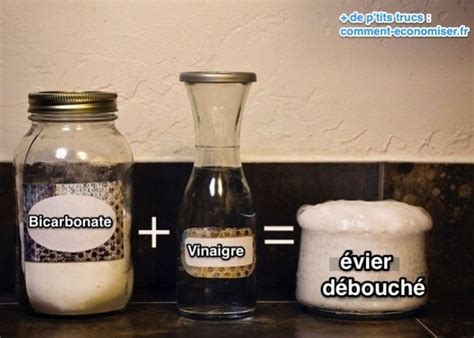 Bicarbonate de soude et vinaigre blanc dans un lavabo