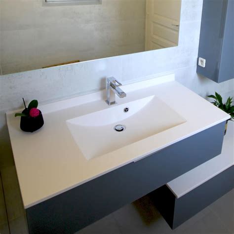 Plan vasque en résine blanche sur meuble en Chêne Cambrian