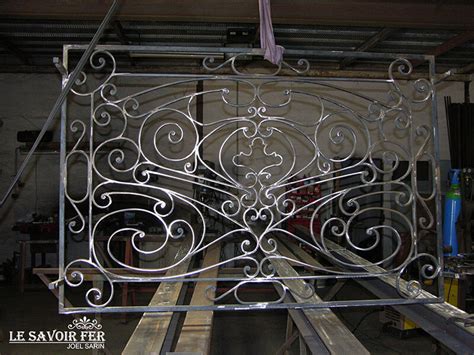 ferronnerie grille fenêtre décorative