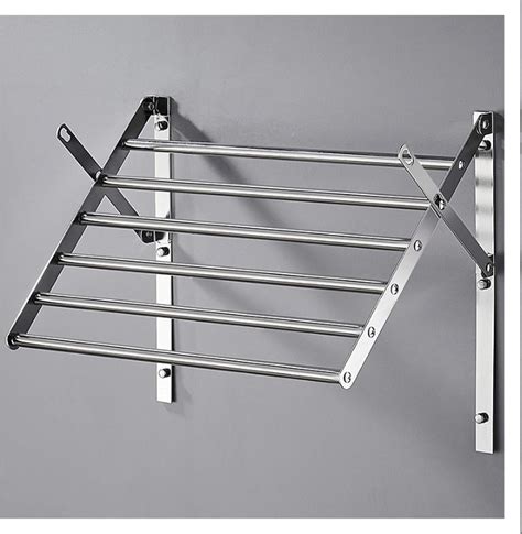 étendoir mural inox replié sur un mur de salle de bain