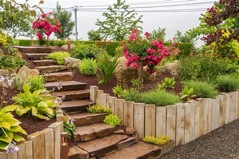 Aménagement paysager avec escalier extérieur