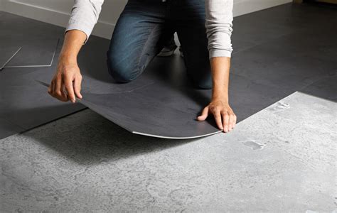 Pose de sol en PVC dans une cuisine