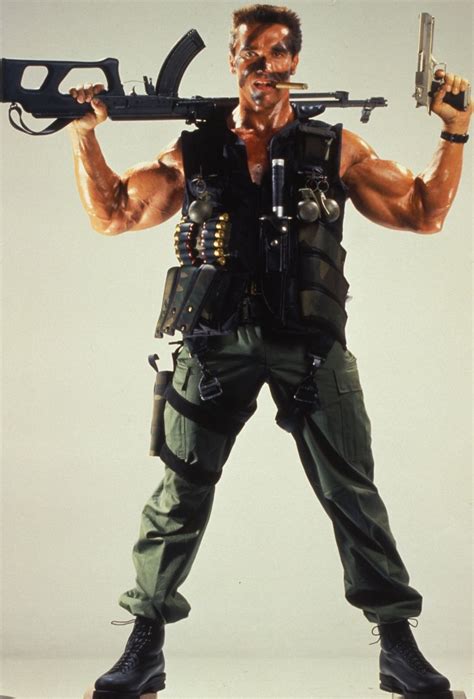 Arnold Schwarzenegger en costume de Commando