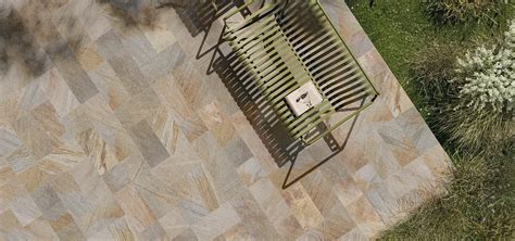 Comparaison visuelle des formats de carrelage : petit, moyen et grand