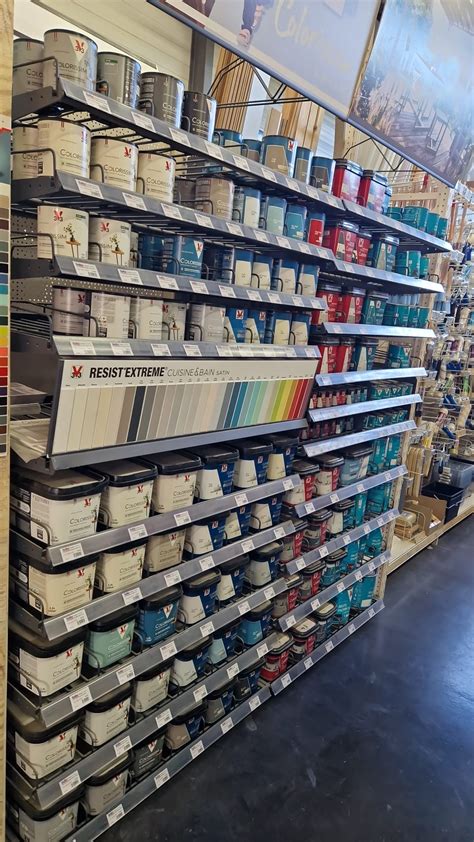 Exemple d'une gamme de peintures et accessoires pour pochoirs