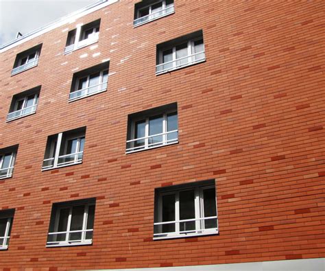 Exemple de bardage en terre cuite avec différentes teintes