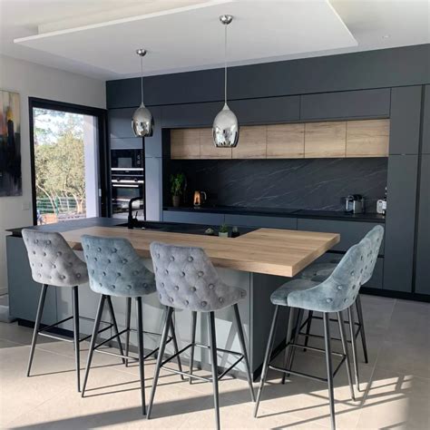 Cuisine moderne avec îlot central à Anglet